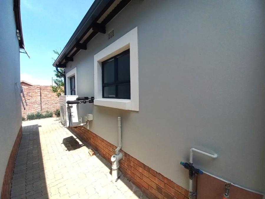 2 Bedroom Property for Sale in De Land Estate North West